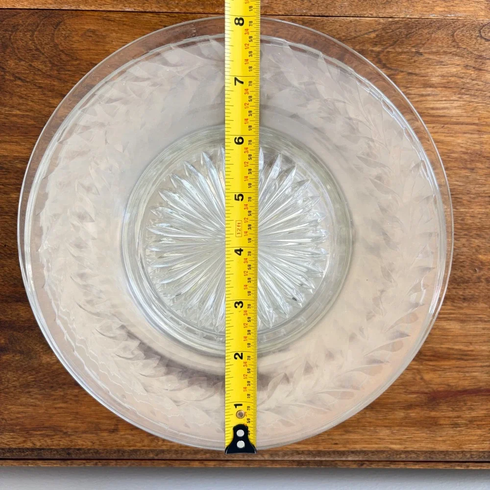 Set of 8 Vintage Clear Glass Laurel Leaf Sunburst 8 Inch Salad Dessert Plates